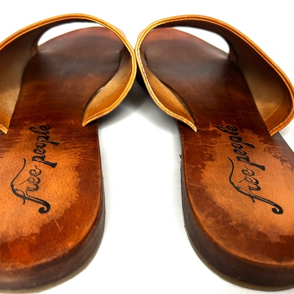 Free People Leather Slide Sandals Cognac  Tan Distressed Boho Minimalist Size 9 - Picture 7 of 8